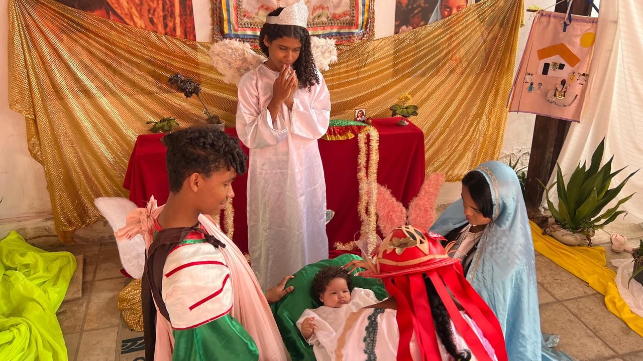 Lapinhas mantêm viva tradição do Natal no Cariri e reúnem gerações em apresentações folclóricas