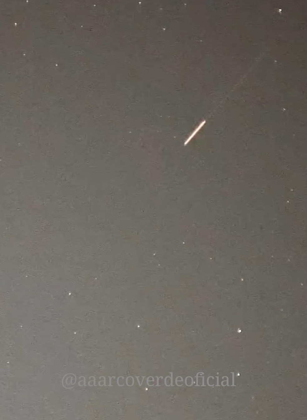 Meteoros foram visto na madrugada desta sexta-feira (31) em Arcoverde — Foto: Marlon Tenório