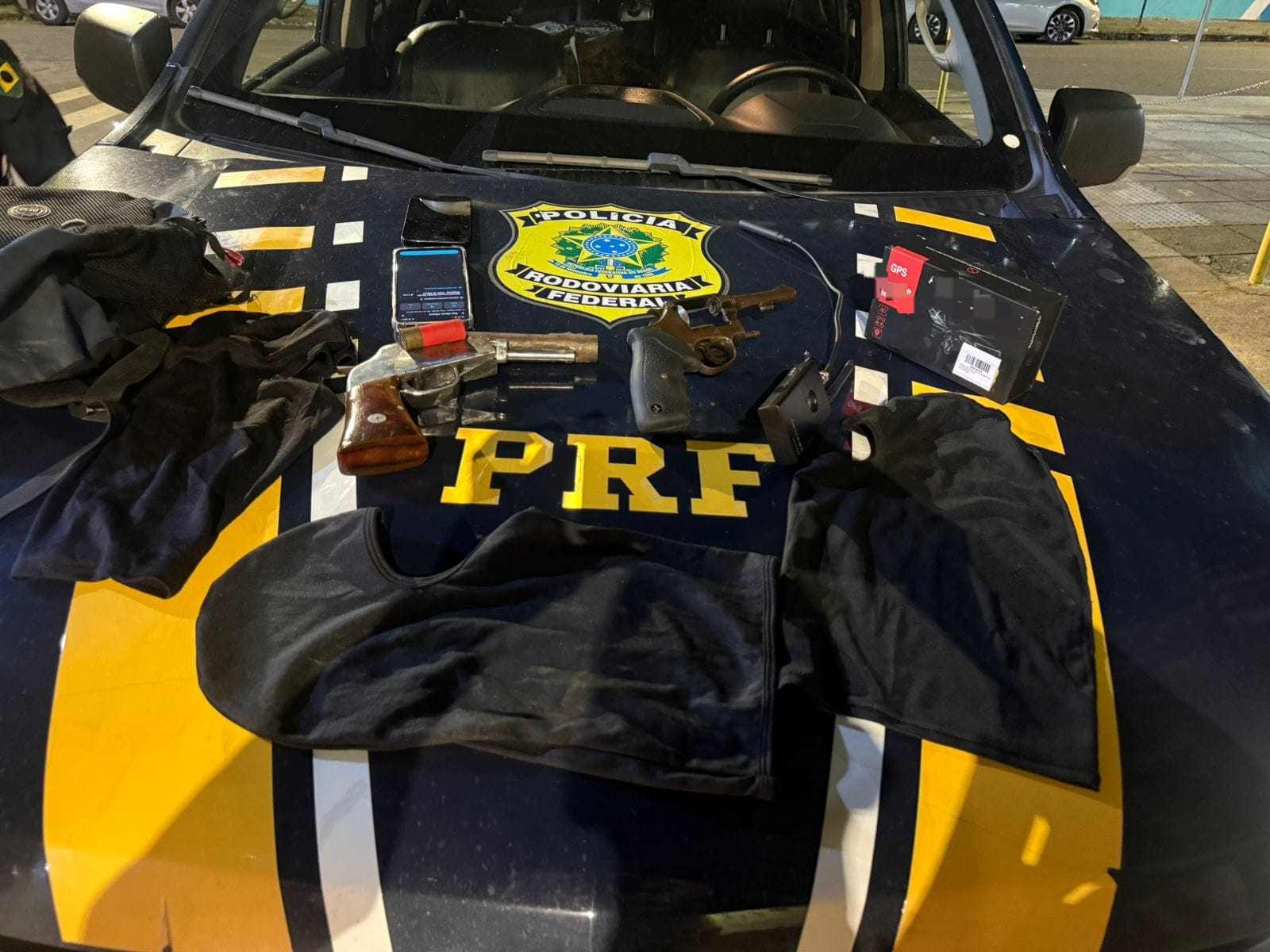 Três homens são presos após perseguição policial no Recife; quarto bandido consegue fugir a pé