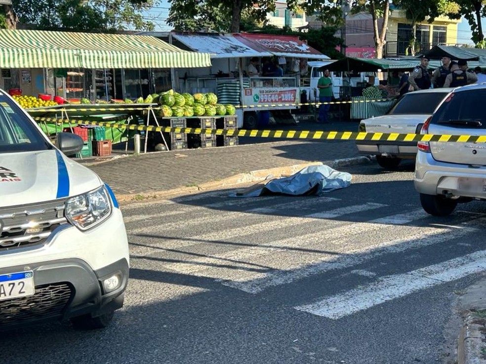 Homem é morto a tiros na feira livre da Avenida Monsenhor Eduardo — Foto: g1