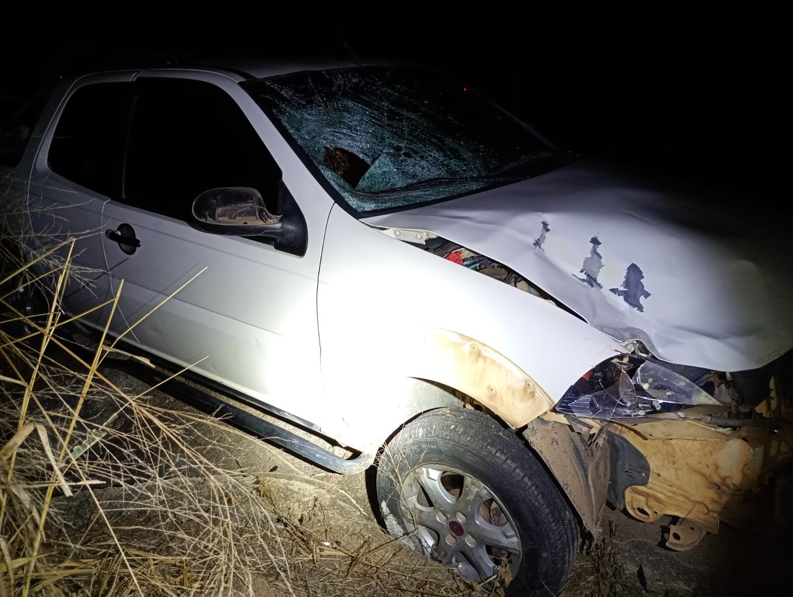 Pedestre morre após ser atropelado por carro na BR-474, em Aimorés