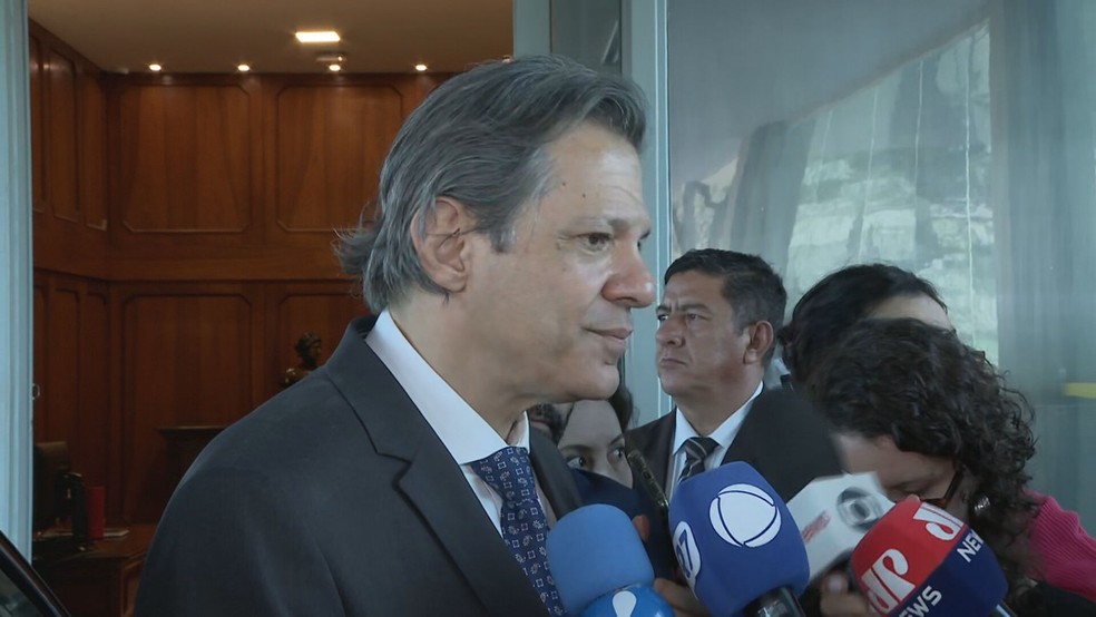 O ministro da Fazenda, Fernando Haddad, durante entrevista a jornalistas nesta terça — Foto: Reprodução/TV Globo