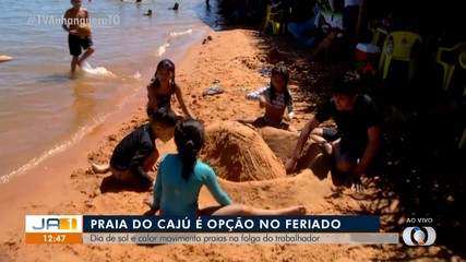 Praias ficam movimentadas durante feriado do Dia do Trabalhador
