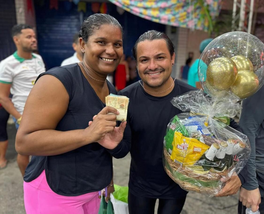 Casal dança por 22 horas e ganha concurso de forró em Joaquim Gomes, AL
