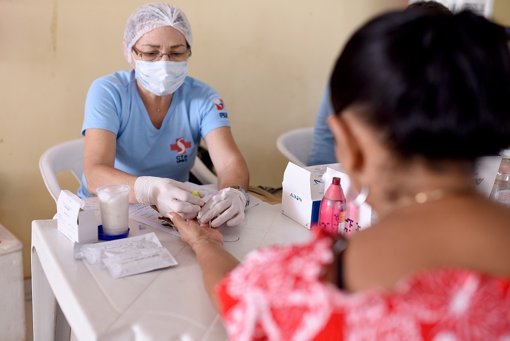 Estação Rosa Lilás oferta diversos serviços gratuitos voltados à saúde da mulher na orla de Santarém