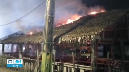 Incêndio atinge feira do artesanato da Barra de Santo Antônio