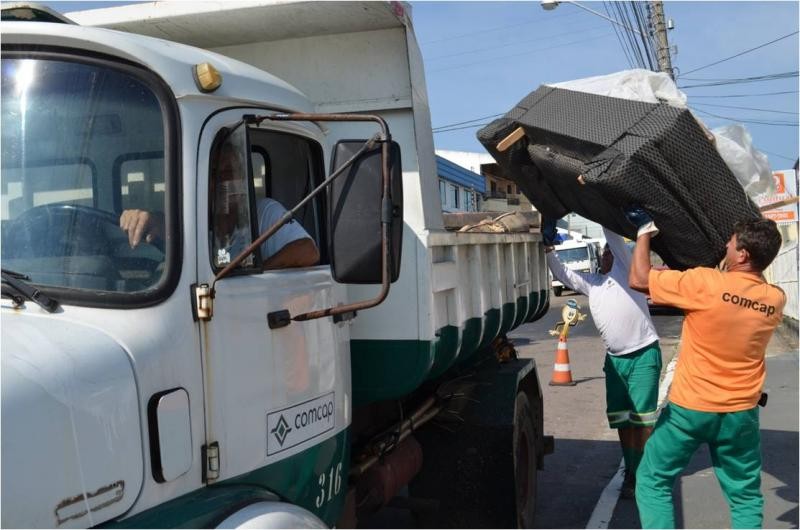 Coleta de lixo, shoppings e mercados: o que abre e fecha no feriadão do Dia do Trabalhador na Grande Florianópolis