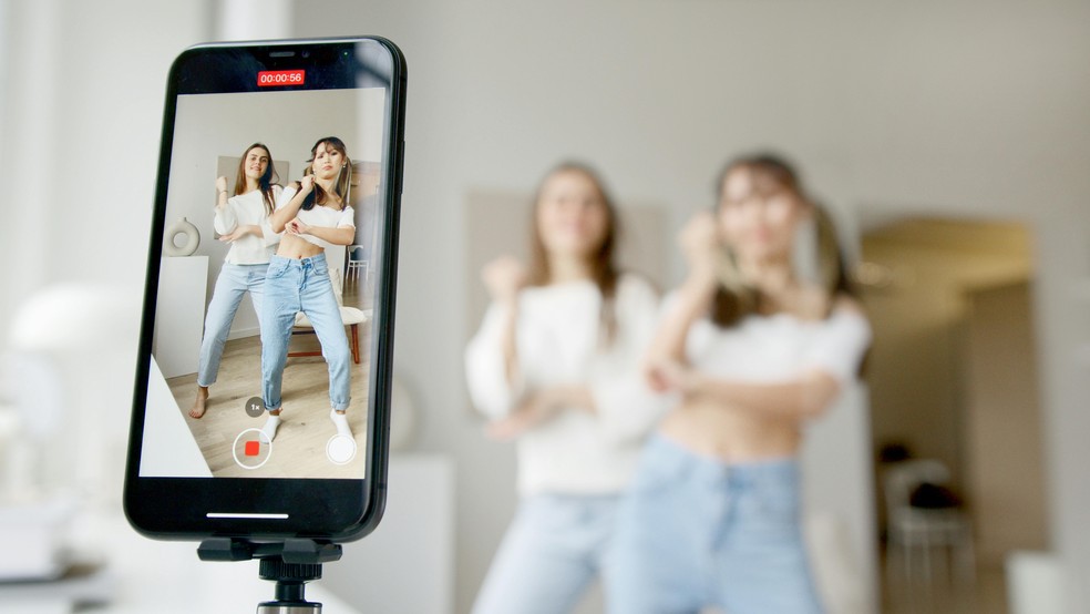 Adolescentes passaram mais de 8 horas por dia em frente às telas em 2021, segundo ONG americana — Foto: Pexels