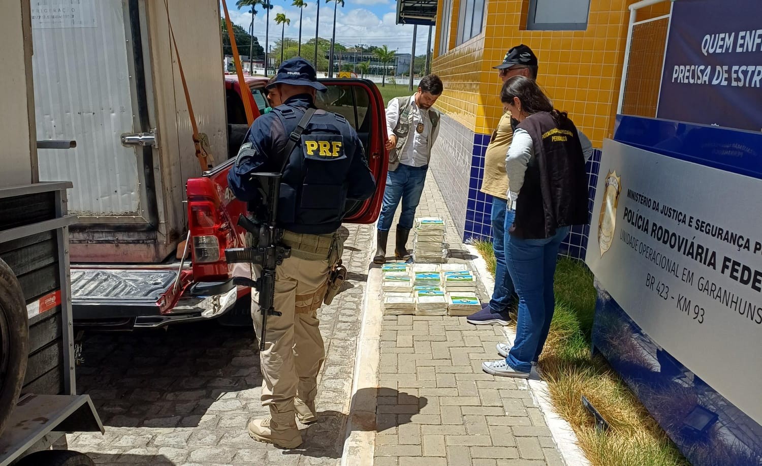 PRF apreende 232 kg de queijo sem refrigeração em Caetés