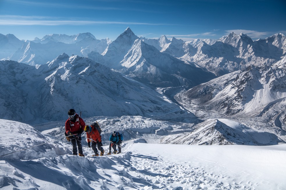 Fotógrafo brasileiro tem problema com cilindro de oxigênio e quase morre ao escalar Monte Everest. — Foto: Gabriel Tarso/Arquivo pessoal