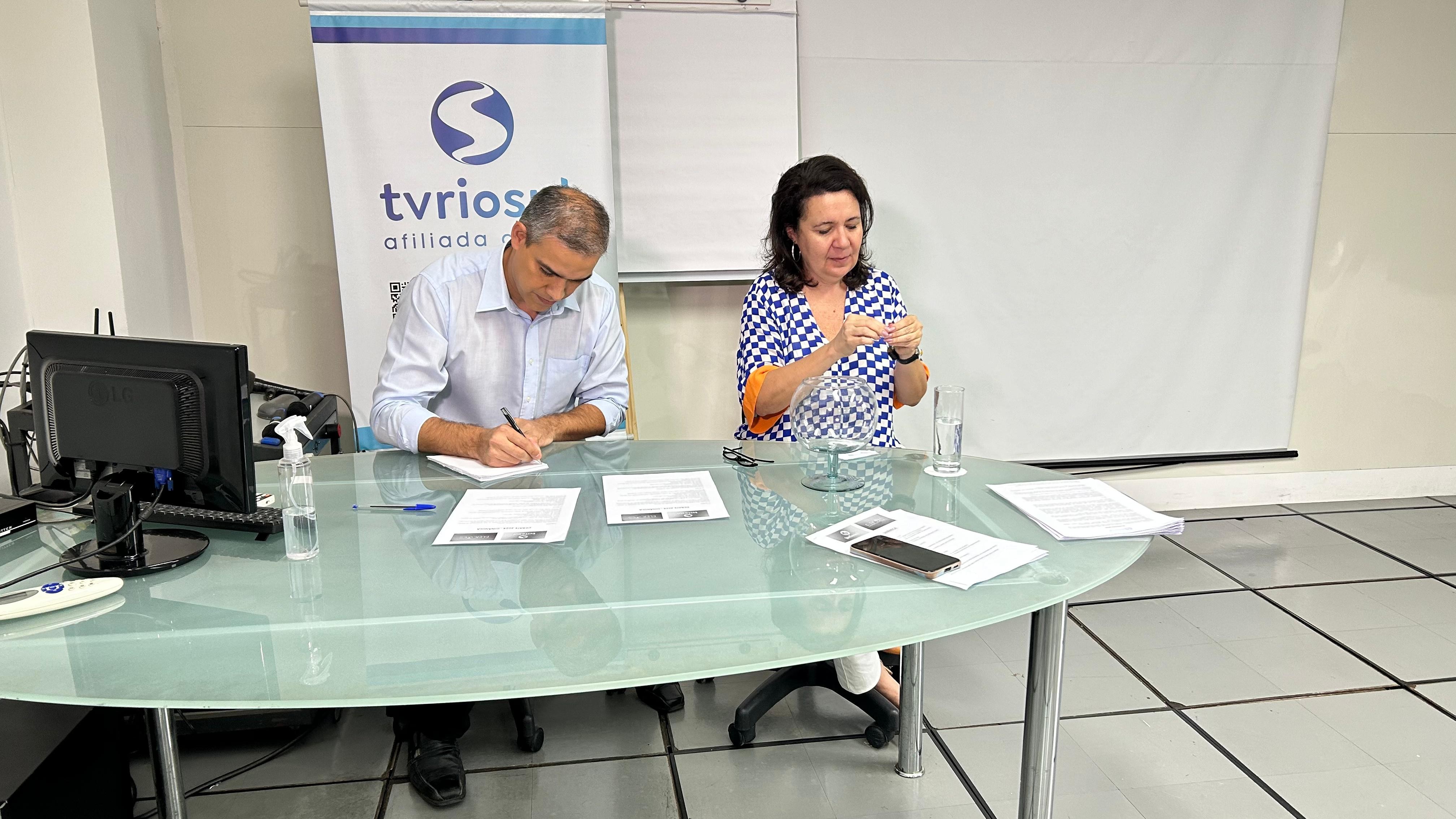 Reunião define regras do debate da TV Rio Sul com os candidatos à prefeitura de Resende