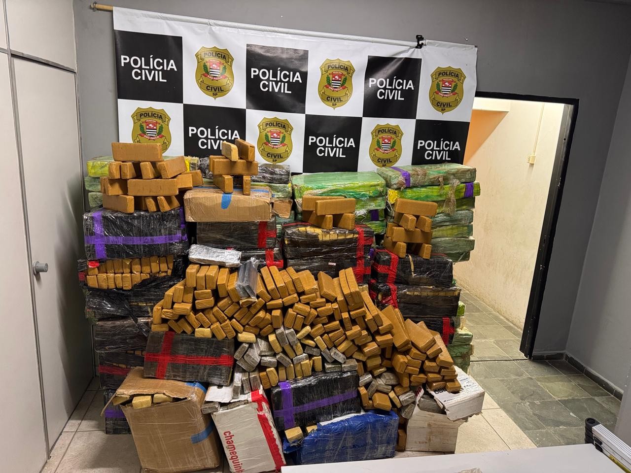 Polícia Civil de Campinas apreende 1,5 tonelada de maconha escondida em carga de arroz
