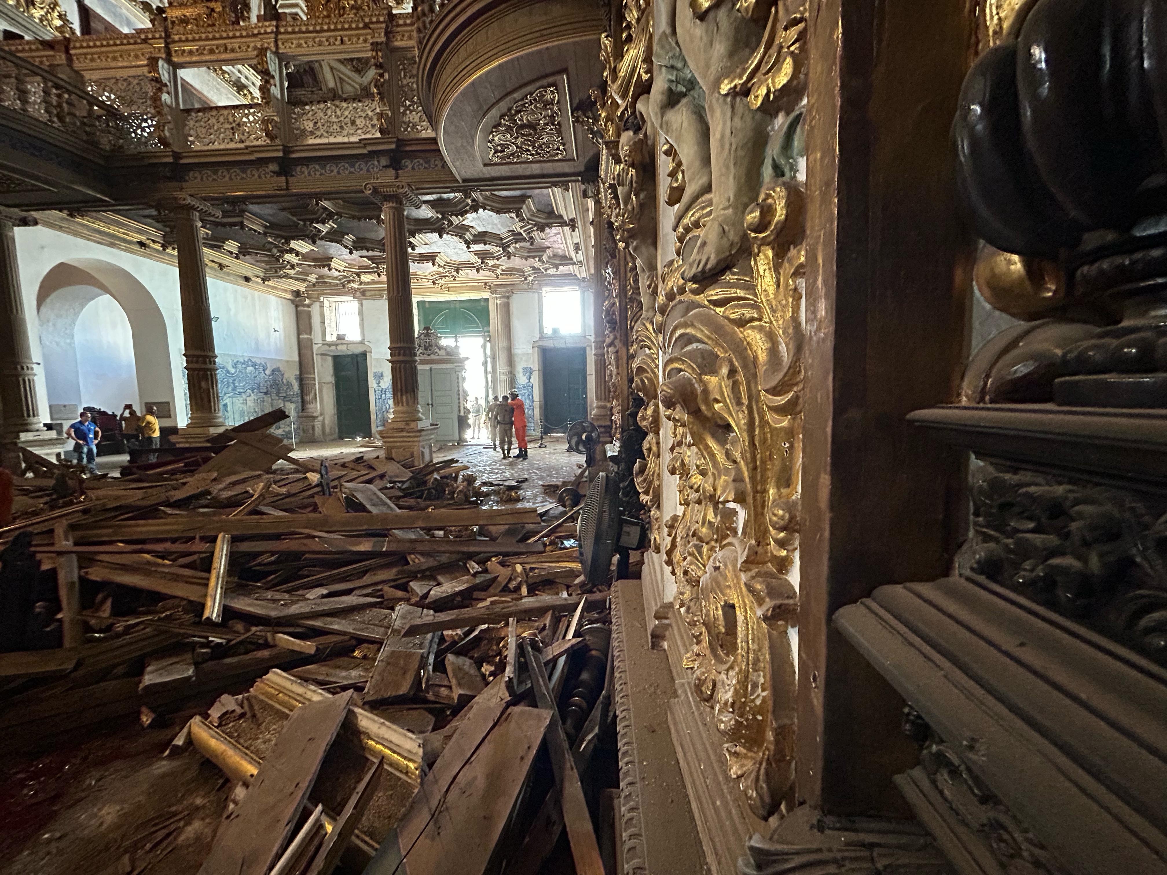 Problemas estruturais, pedido de vistoria e vítimas: o que se sabe sobre desabamento do teto da 'igreja de ouro' em Salvador