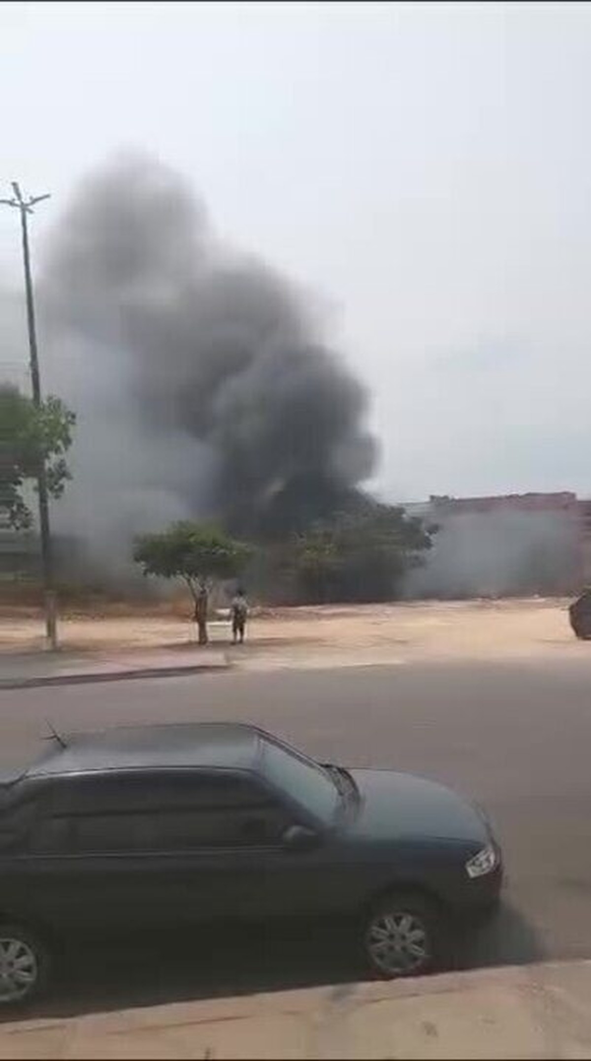 Incêndio devasta área de mata perto de escola de samba em Manaus; VÍDEO