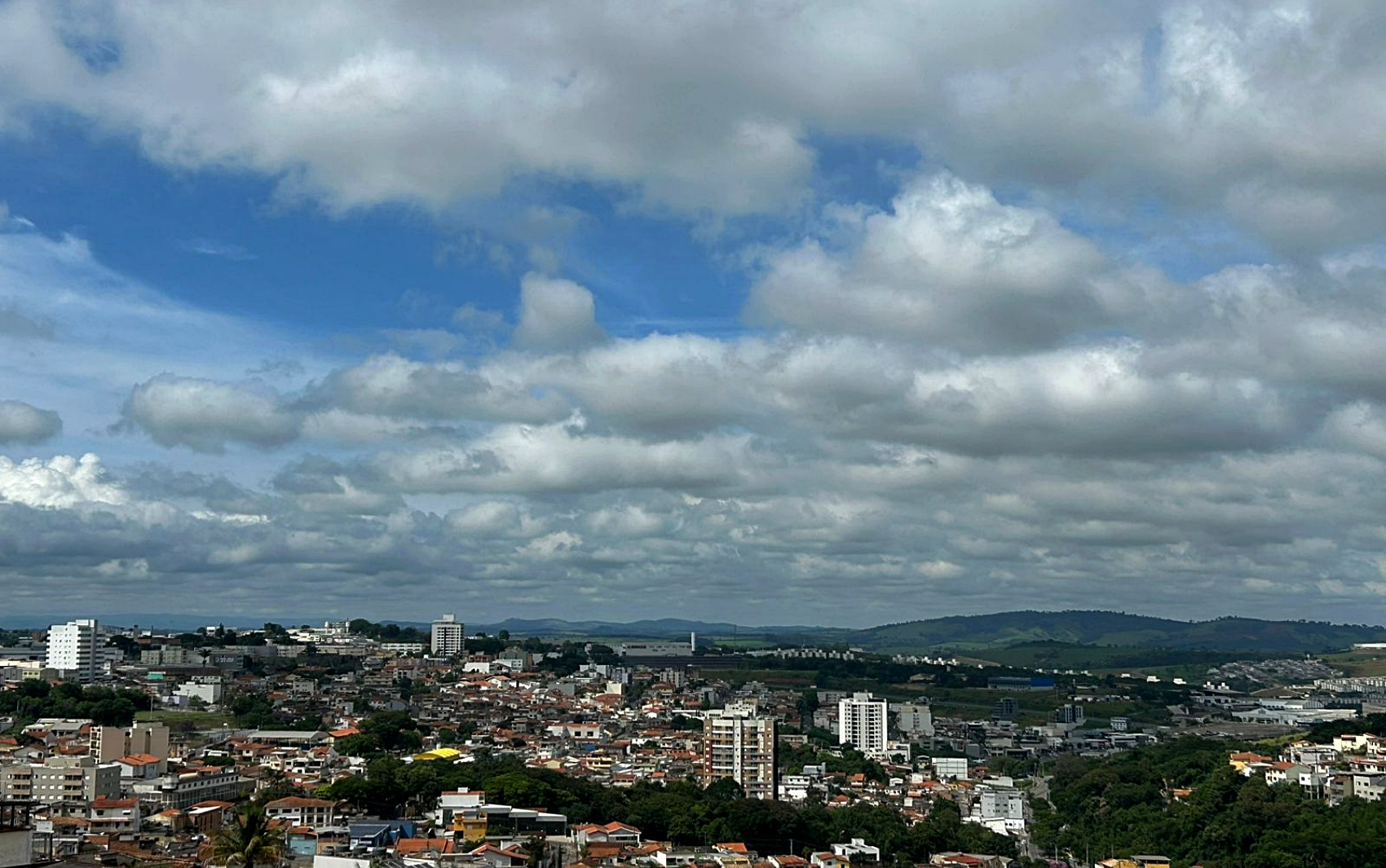 Inmet emite alerta de perigo para chuvas intensas no Sul de Minas até sexta-feira
