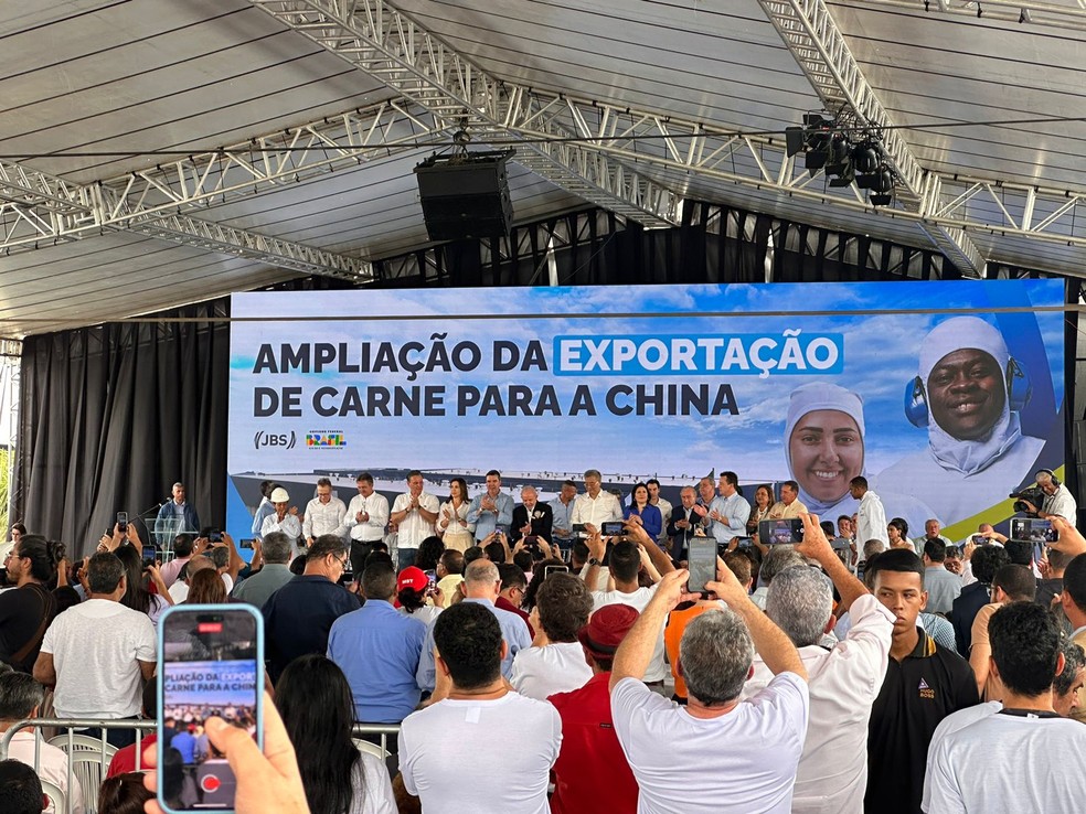 Presidente Lula acompanha o embarque de carne bovina para a China — Foto: José Câmara