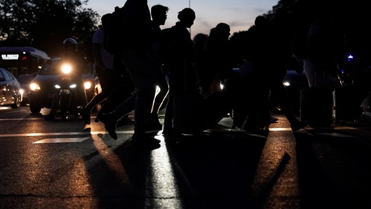 Erro de cálculo levou a apagão que gerou caos na Espanha e em Portugal em abril, indica relatório - Blecaute, que durou várias horas, afetou trens, elevadores e causou congestionamentos nas principais cidades da região. Problema teria ocorrido por erro da operadora de rede elétrica da Espanha.