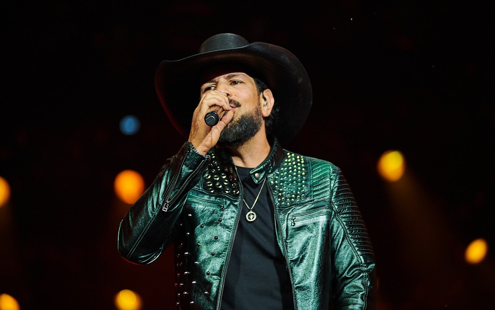 Fernando e Sorocaba no palco principal da Festa do Peão de Barretos 2025 nesta quinta-feira (21) — Foto: Érico Andrade/g1