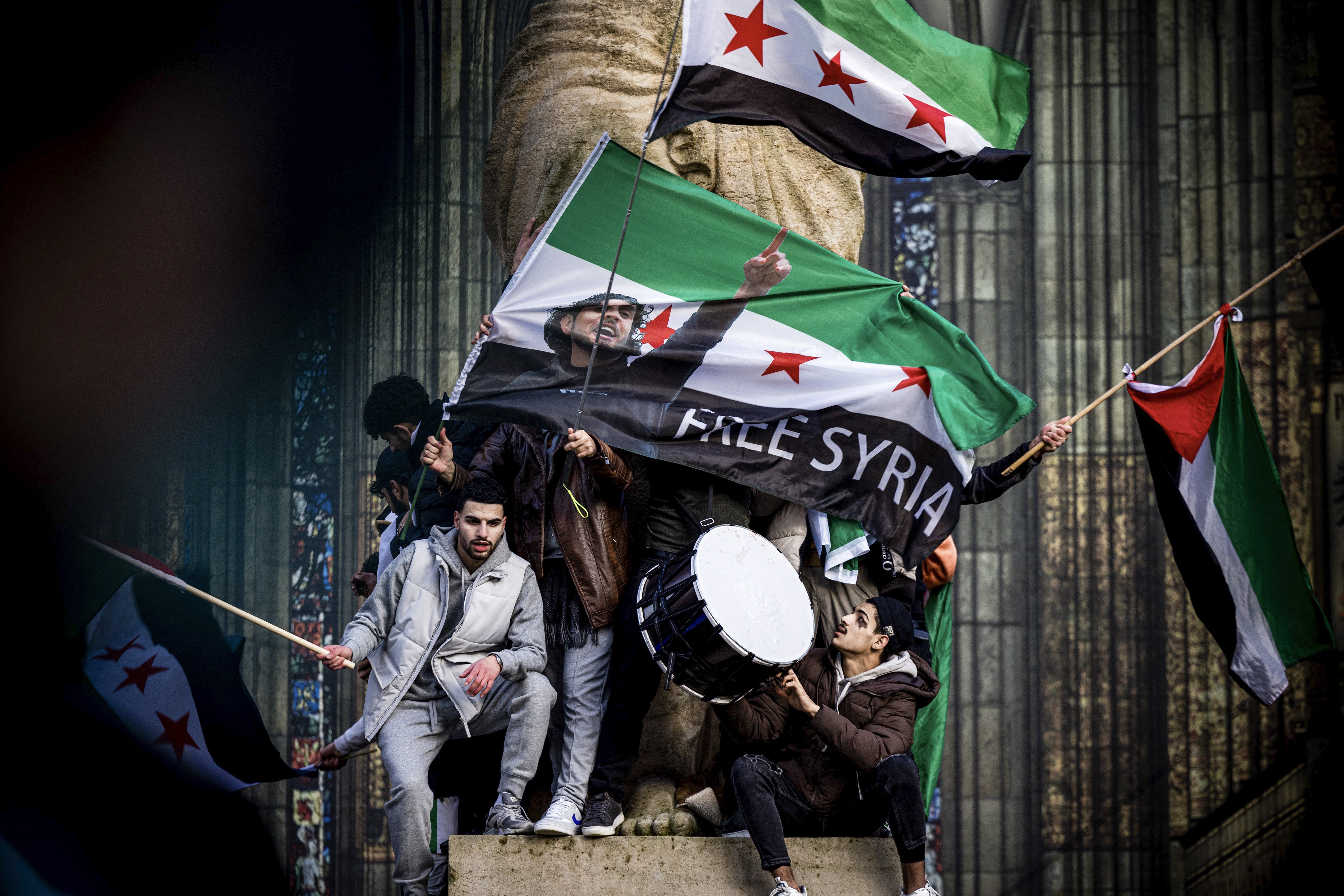 Embaixada da Síria em Moscou hasteia a bandeira da oposição