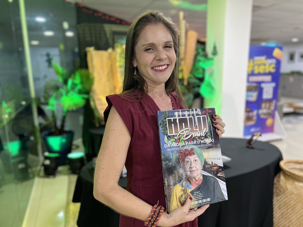 Clarice Gonçalves, historiadora e co-autora do livro de Kalu Brasil — Foto: Caíque Rodrigues/g1 RR