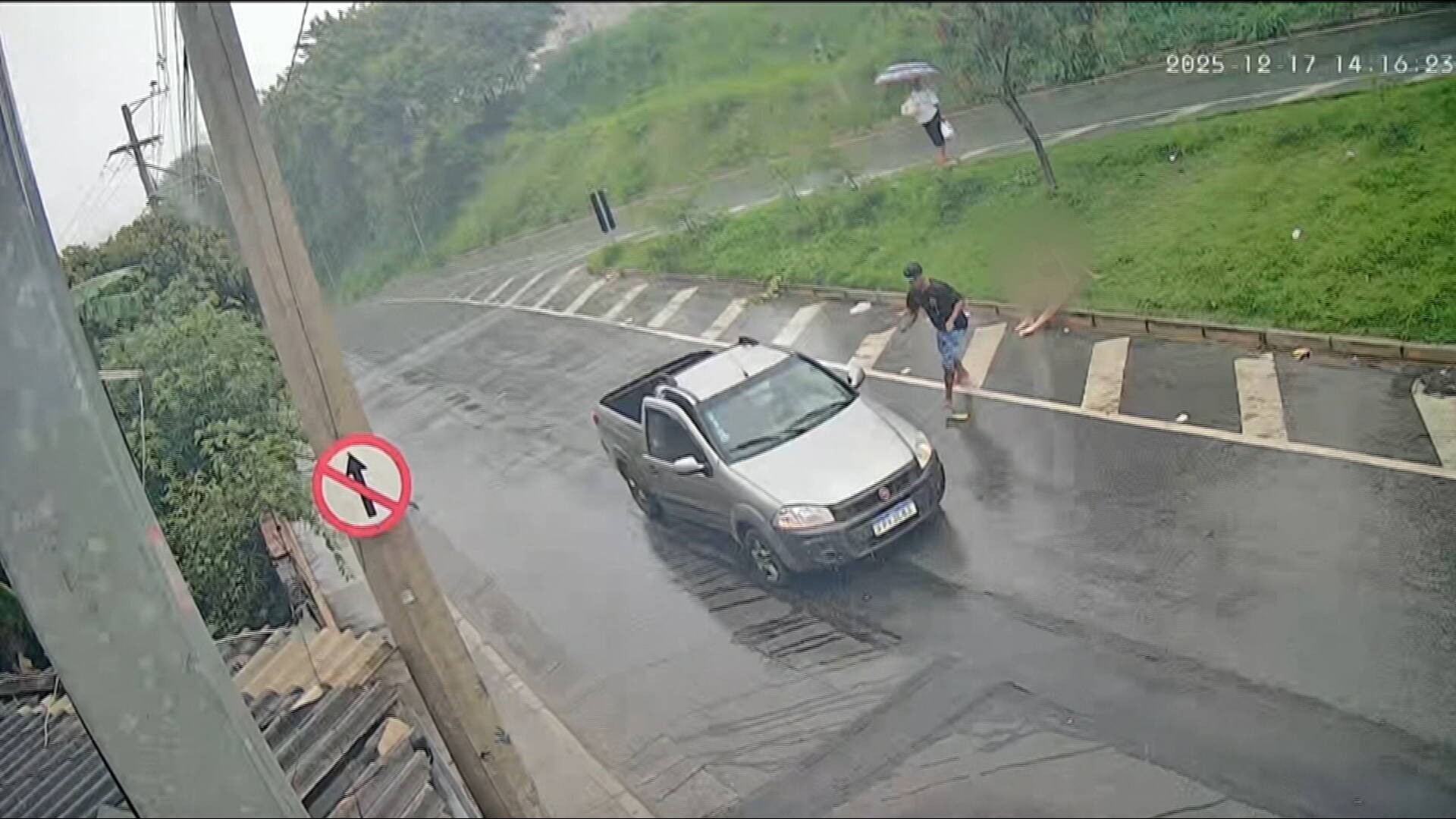 Mulher tem o carro roubado e ainda é agredida em Belo Horizonte; VÍDEO