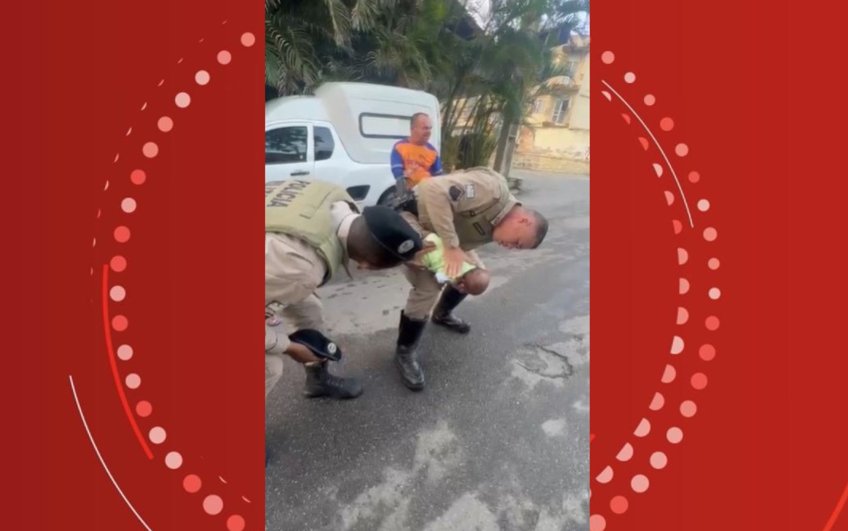 VÍDEO: bebê é salvo por policiais militares após engasgar com secreção em Salvador