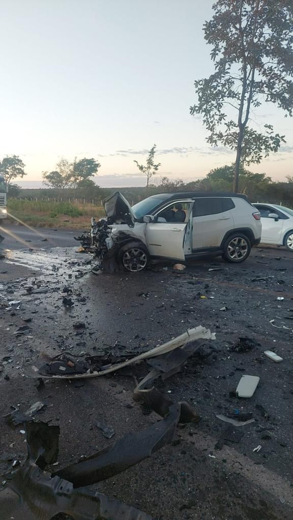 Acidente deixa quatro morto na BR-242, no km 30, na cidade de Barreiras — Foto: Batalhão de Bombeiros Militar 