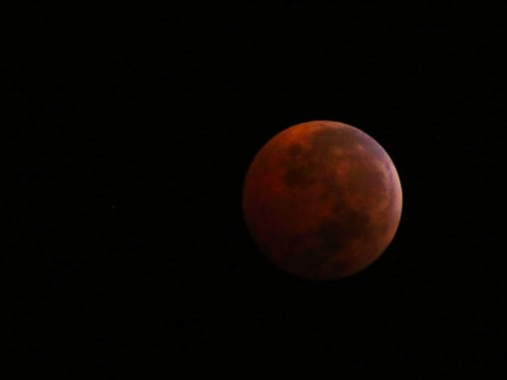 'Lua de Sangue': veja FOTOS do eclipse total da Lua no Sul de Minas