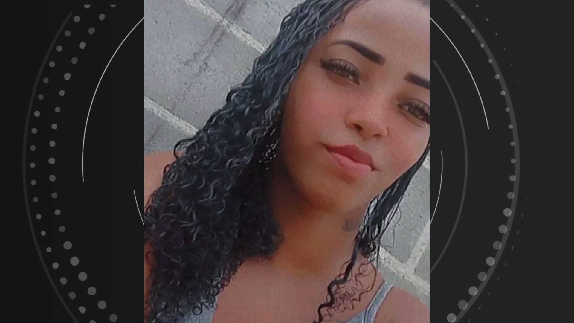 Jovem é morta a tiros na frente da família dentro de casa por homens encapuzados no ES