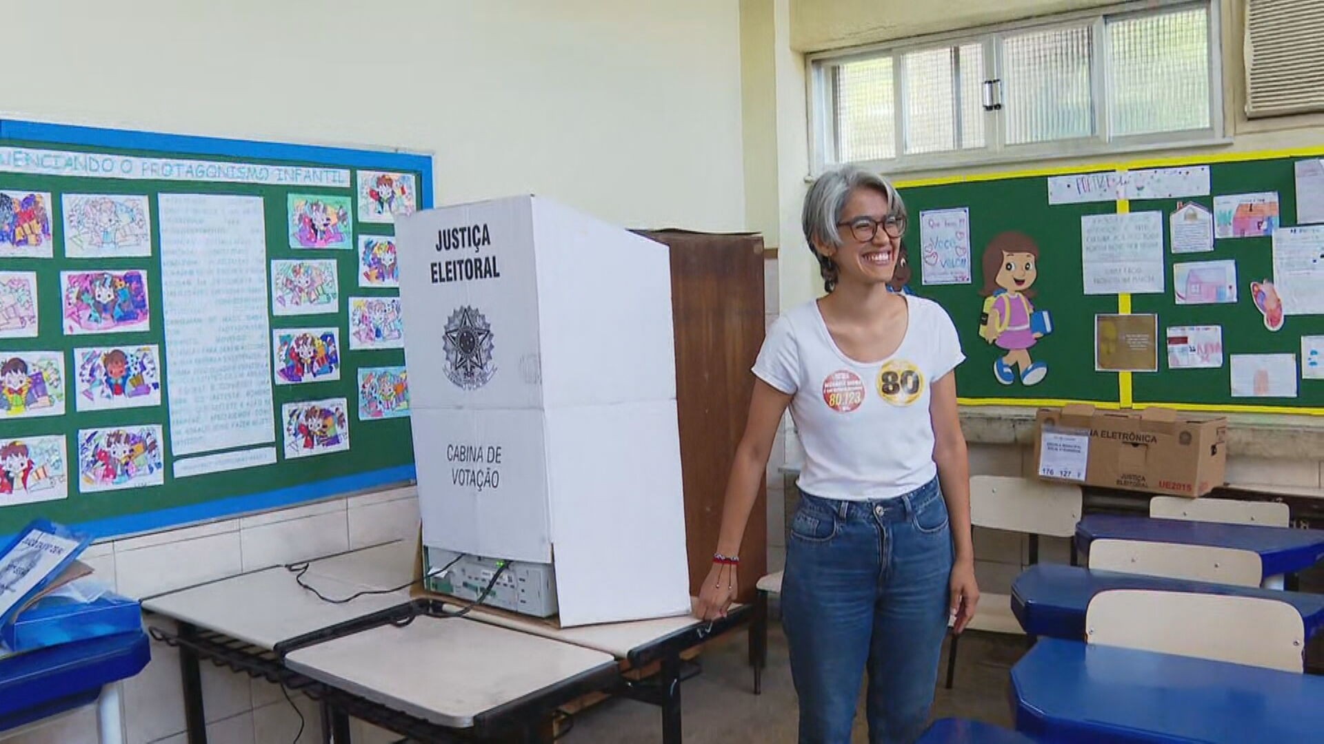 Juliete Pantoja vota em Vista Alegre