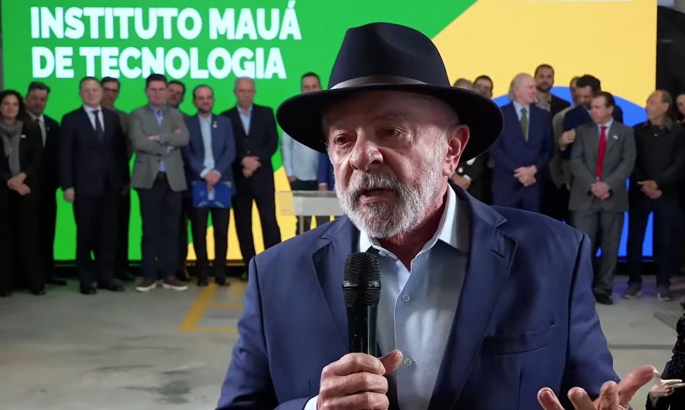'Que vergonha, ninguém voltou para o Brasil': Lula alfineta a seleção brasileira