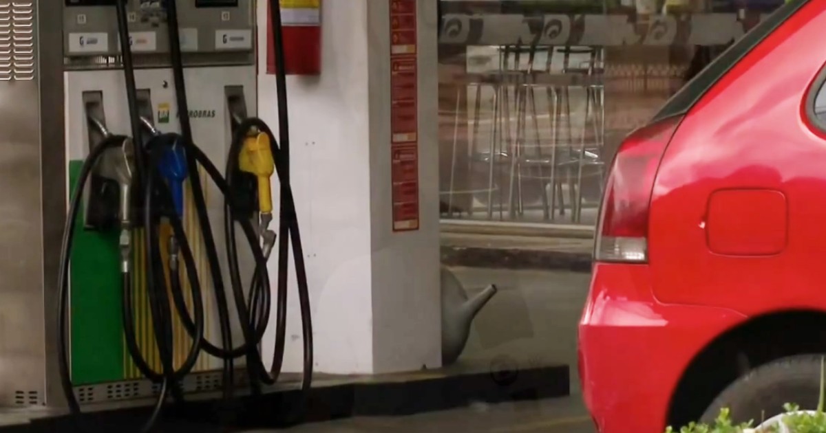 Por que Curitiba tem a gasolina mais cara do Paraná mesmo estando próxima de uma refinaria? Especialista explica