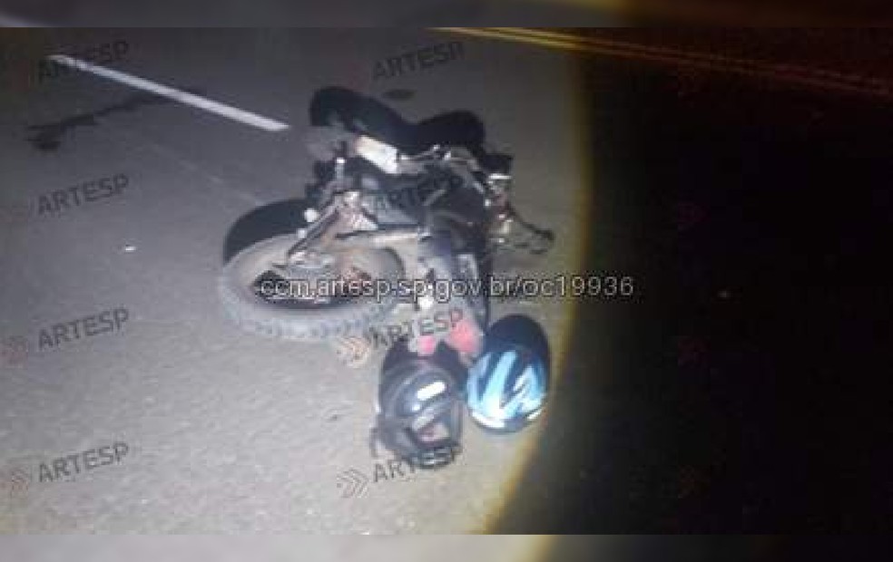 2 de 2
Um motociclista ficou gravemente ferido e o outro teve ferimentos moderados. Ambos receberam atendimento m&eacute;dico &mdash; Foto: Artesp/Divulga&ccedil;&atilde;o