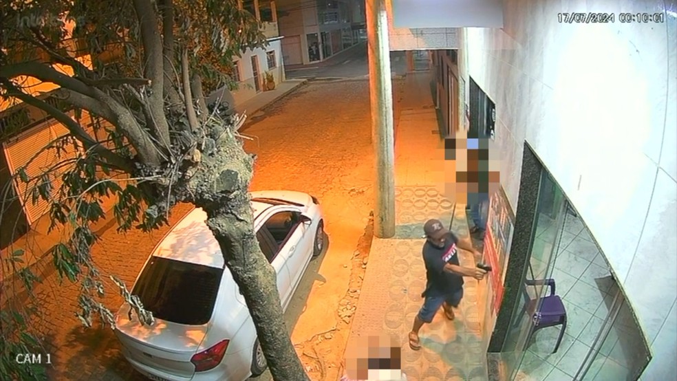 Suspeito dispara contra mulher e homem dentro de bar de Manten&oacute;polis, Esp&iacute;rito Santo &mdash; Foto: Reprodu&ccedil;&atilde;o