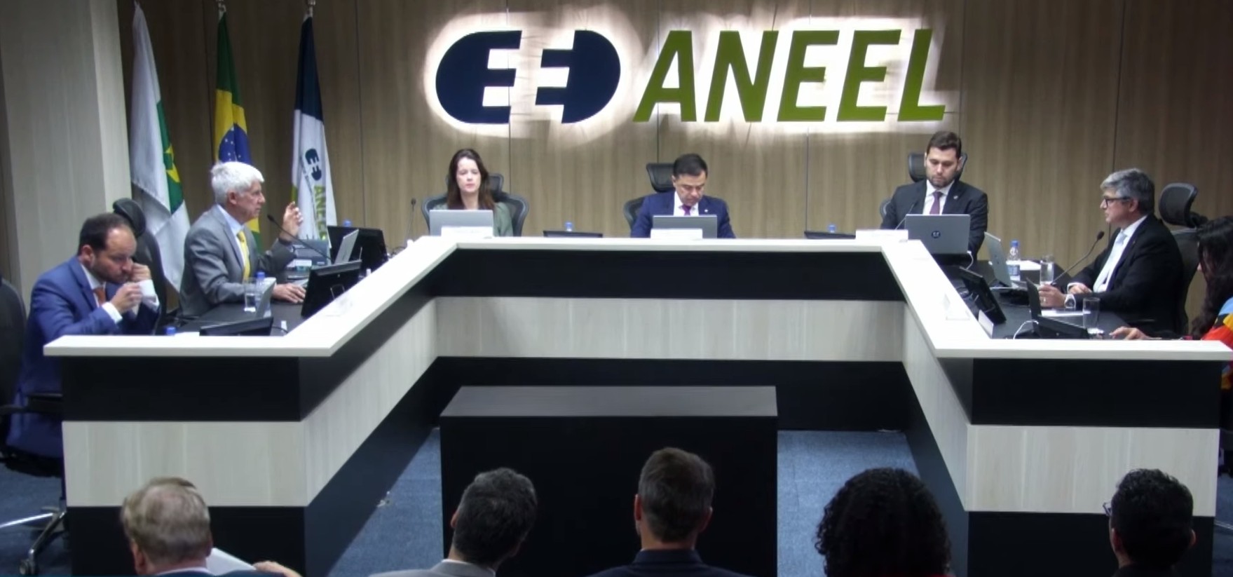 Diretores da Aneel reclamam de declaração do diretor-geral e expõem racha na agência