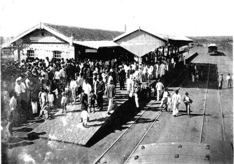 Estação Ferroviária de Dois Córregos nos anos 1910 — Foto: Reprodução/Estações Ferroviárias