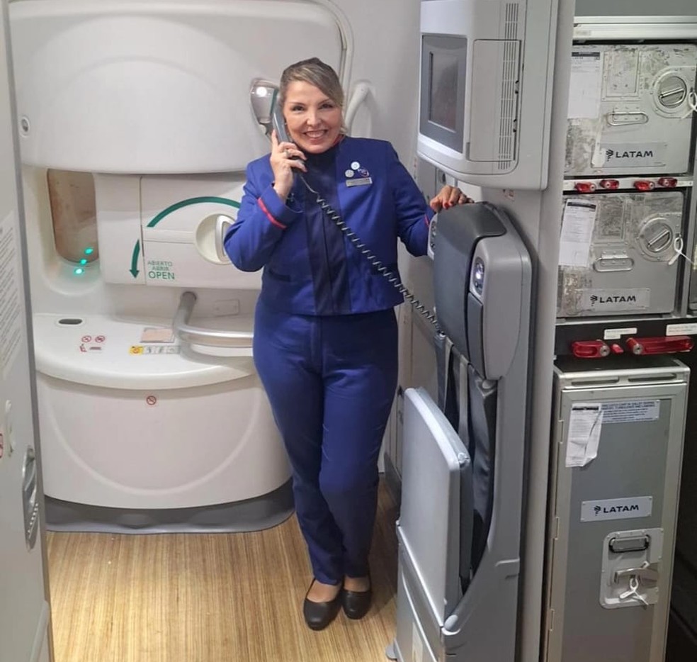 Moradora de Sorocaba (SP), Anne Carolyne Caniato de Faria é tripulante de cabine na Latam Brasil — Foto: Anne Faria/Arquivo pessoal