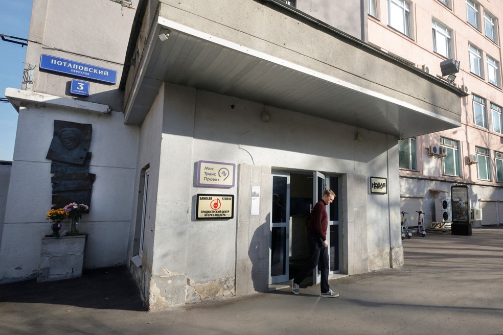 Jornal independente russo Novaya Gazeta anuncia fechamento sob pressão das autoridades — Foto: AFP