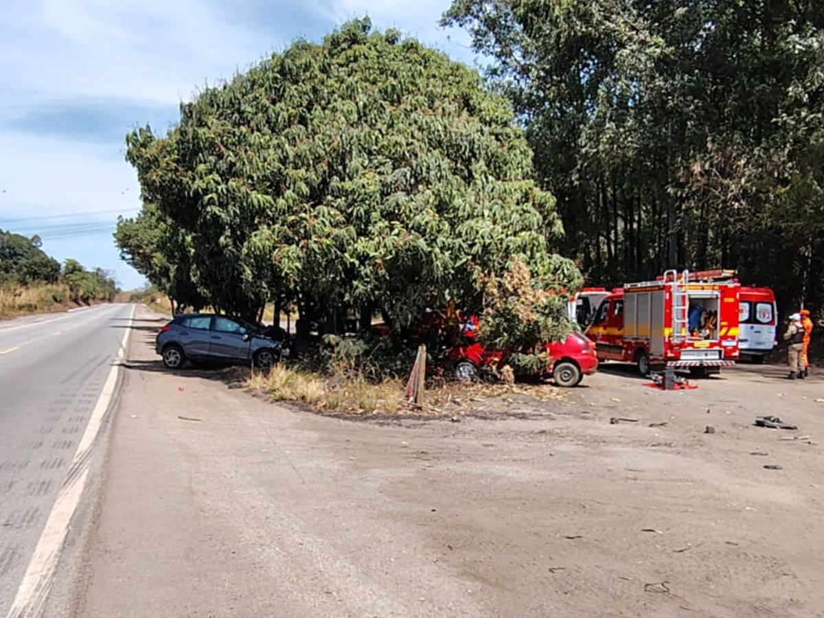 Ultrapassagem simultânea causa acidente com um morto e dois feridos na BR-494, em Divinópolis