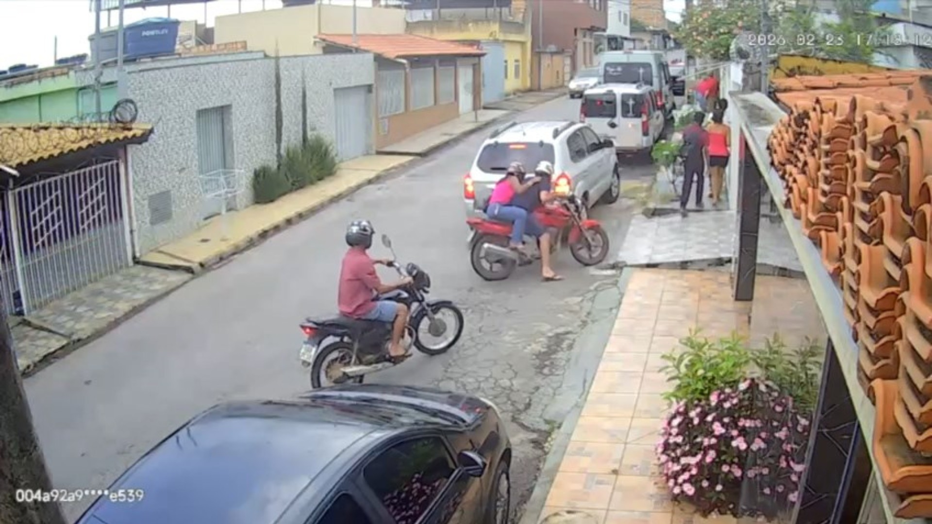 Homem é morto a tiros dentro de barbearia em Nova Serrana; vídeo registrou barulho dos disparos 