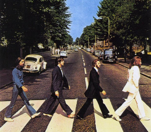 Fãs dos Beatles celebram os 50 anos da icônica foto em Abbey Road