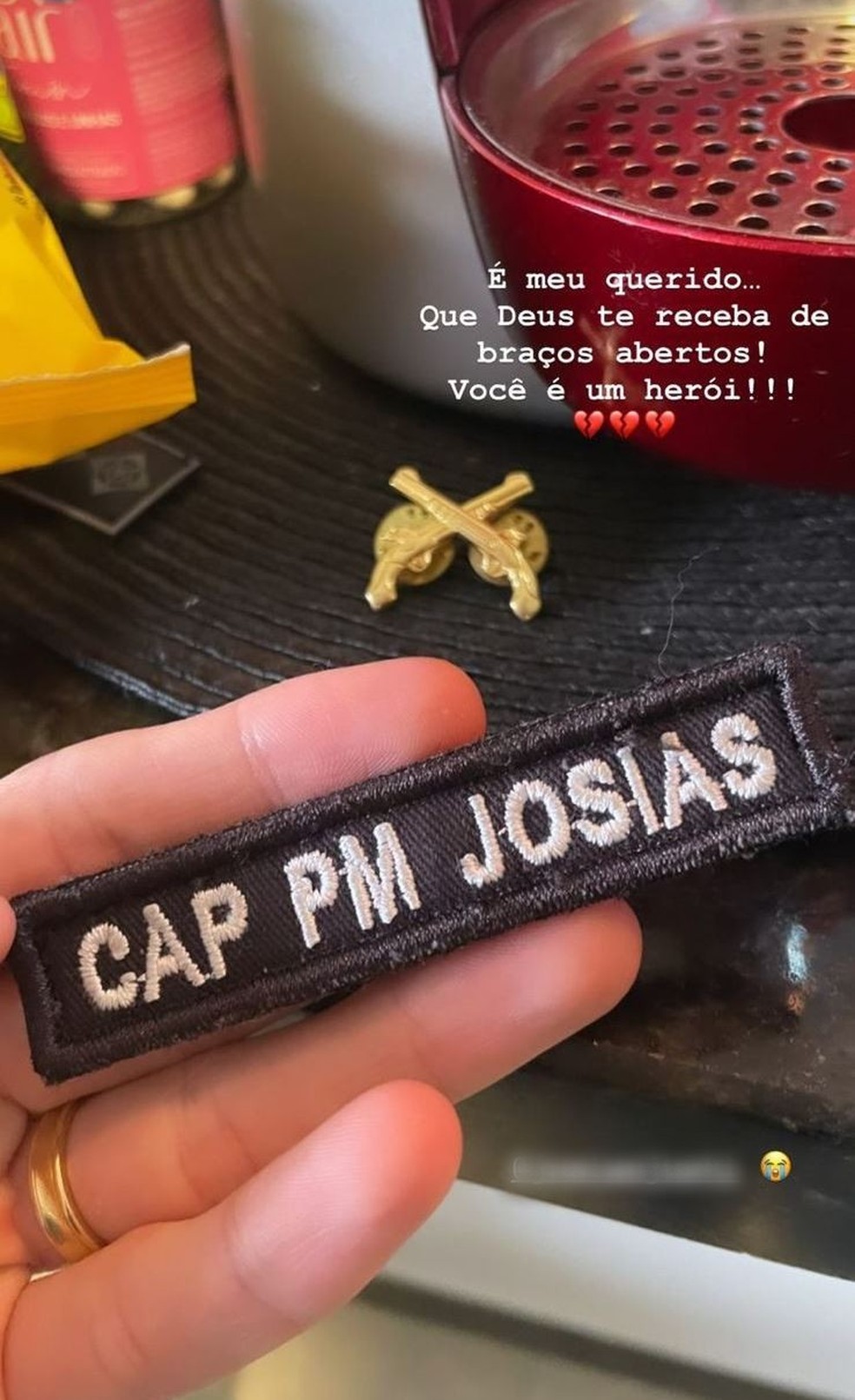 Irmã da esposa do capitão da PM, Josias Justi, publica homenagem  — Foto: Reprodução/Instagram