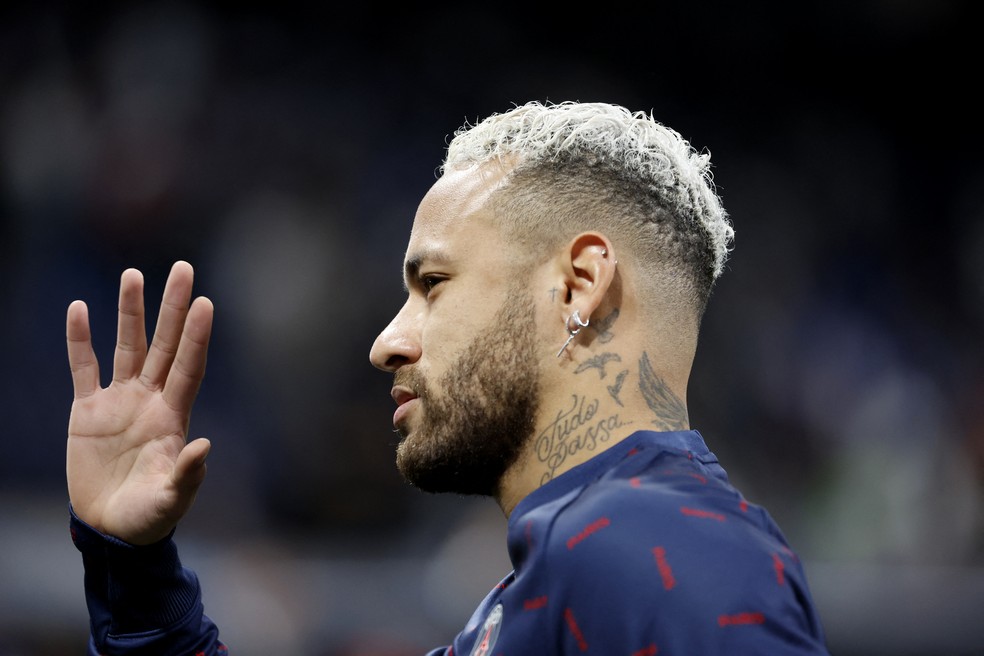 Neymar faz aquecimento antes de jogo pelo PSG — Foto: Juan Medina/Reuters