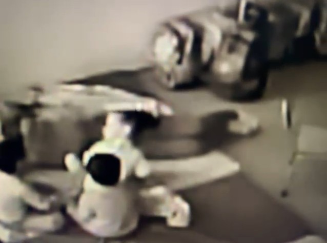 VÍDEO: professora é flagrada puxando cabelo de aluna de 4 anos em escola de Sorocaba