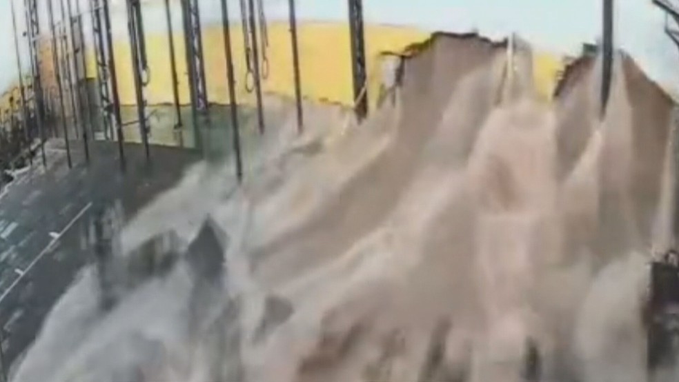 Academia de crossfit destruída pela enxurrada na rua Doutor Nogueira Martins, bairro da Saúde, Zona Sul de São Paulo. — Foto: Reprodução/TV Globo