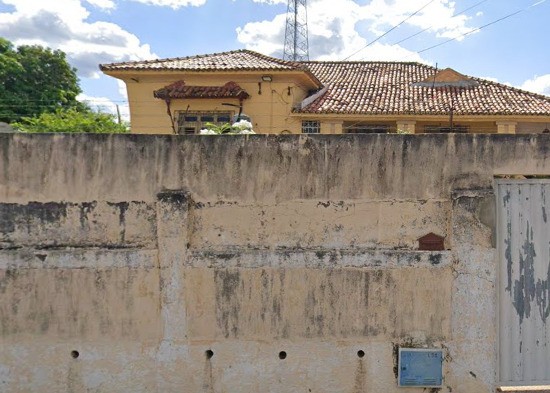 Criminosos invadem casa paroquial, rendem padre, amarram irmão e roubam pertences