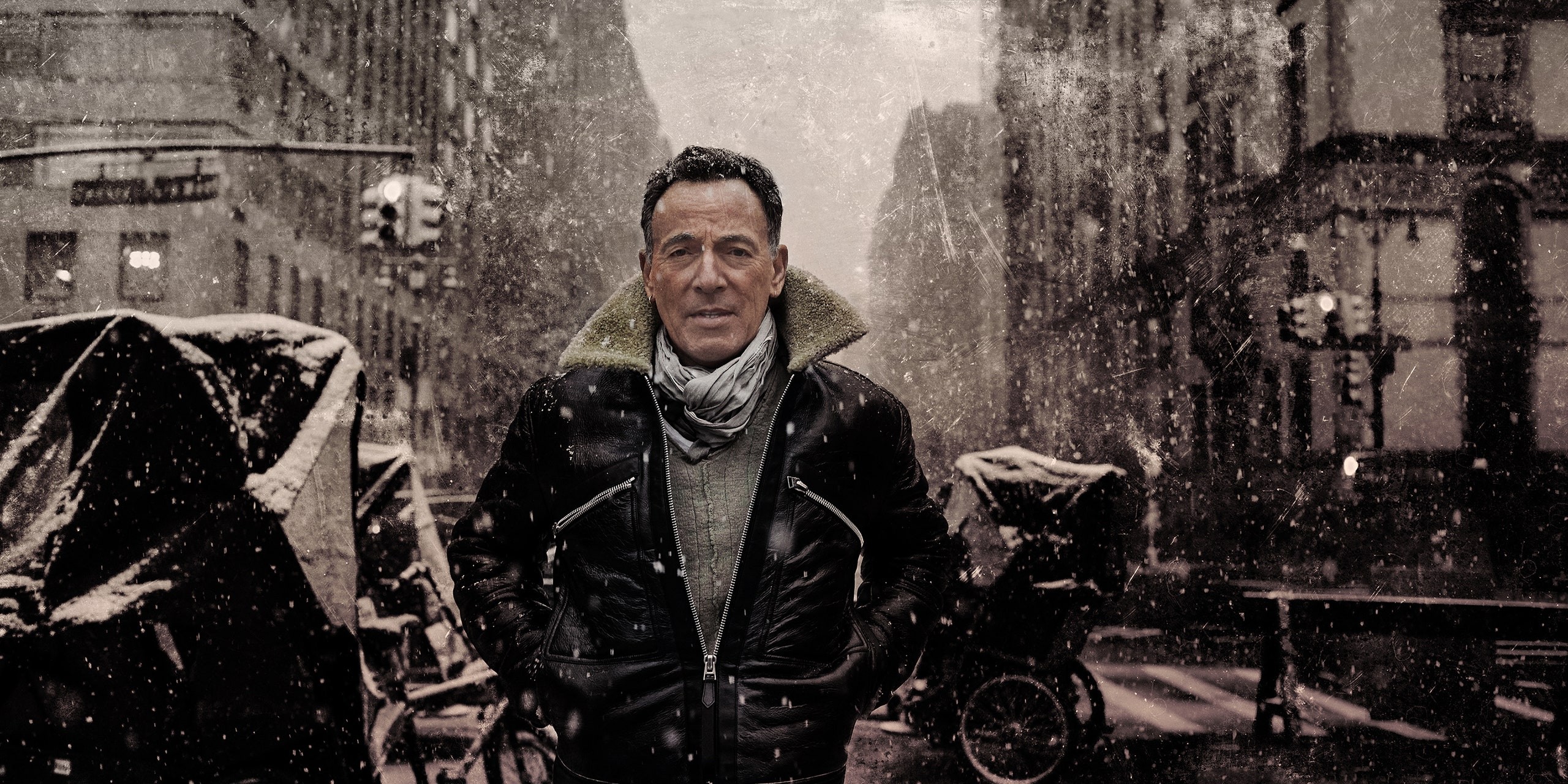 Na estreia de 'Springsteen: Salve-me do Desconhecido', cantor fala que vivemos em 'época perigosa'