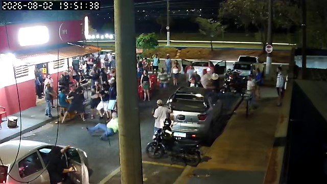 Homem morre e filho fica ferido durante briga generalizada em bar de Barretos, SP