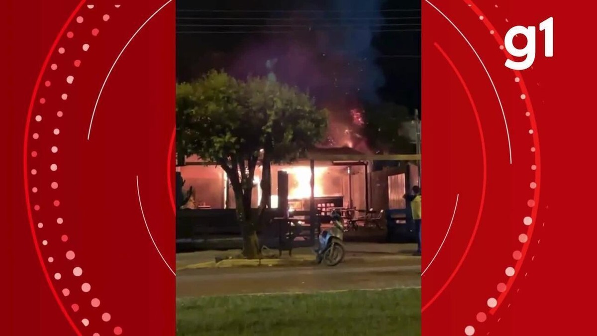 Incêndio destrói hamburgueria em Chapada dos Guimarães (MT); vídeo