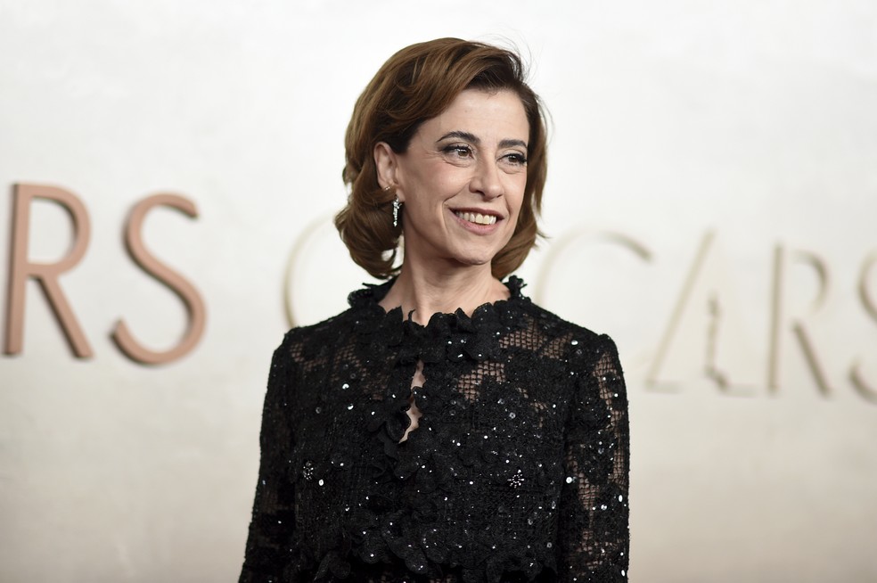 Fernanda Torres e outros 9 brasileiros são convidados para a Academia organizadora do Oscar
